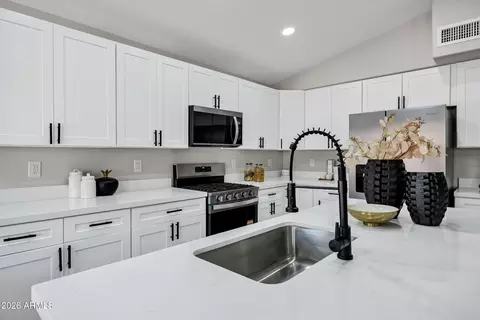Kitchen - 7258 E Medina Ave, Mesa, AZ 85209 photo 3 of 5