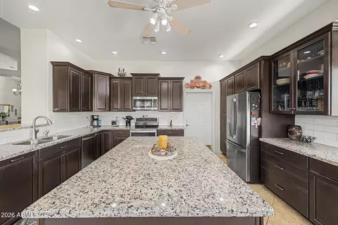 Kitchen - 11547 E Medina Ave, Mesa, AZ 85209 photo 3 of 3