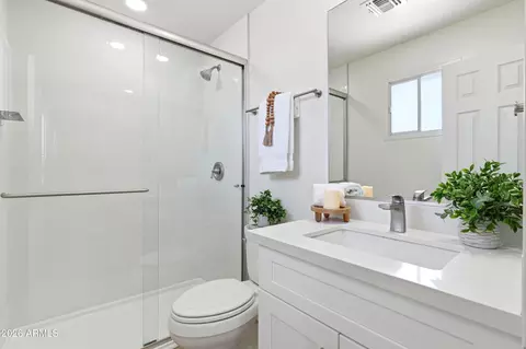 Bath - 1647 E Palmcroft Dr, Tempe, AZ 85282 photo 1 of 3