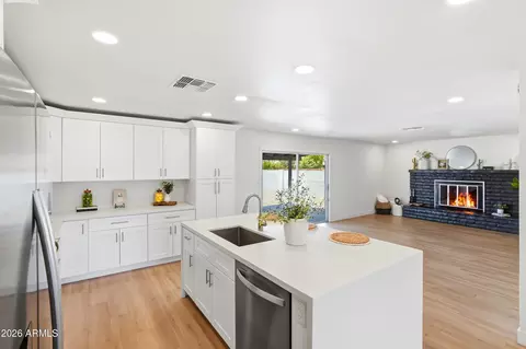 Kitchen - 1647 E Palmcroft Dr, Tempe, AZ 85282 photo 2 of 3
