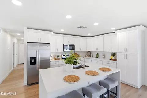 Kitchen - 1647 E Palmcroft Dr, Tempe, AZ 85282 photo 1 of 3