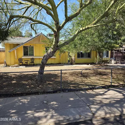 2240 W Paradise Dr, Phoenix, AZ 85029