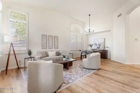 6915 W Blackhawk Dr, Glendale, AZ 85308