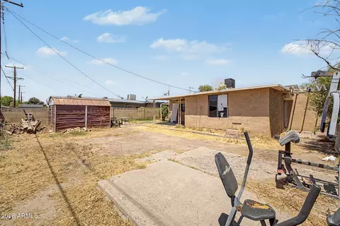 Exterior - 6909 W Wolf St, Phoenix, AZ 85033 photo 7 of 8