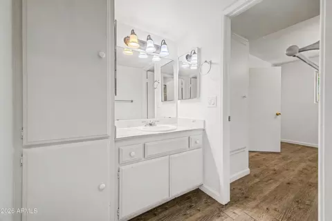 Bath - 5525 E Thomas Rd #R13, Phoenix, AZ 85018 photo 4 of 4