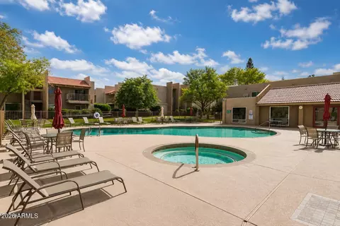 Exterior - 5525 E Thomas Rd #R13, Phoenix, AZ 85018 photo 1 of 5
