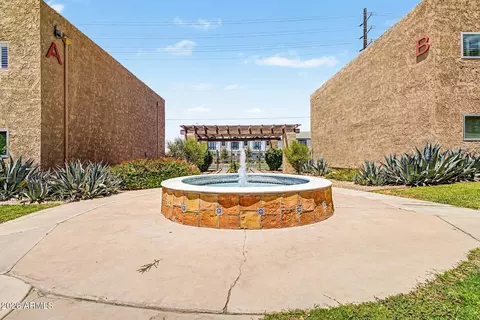 Exterior - 5525 E Thomas Rd #R13, Phoenix, AZ 85018 photo 4 of 5