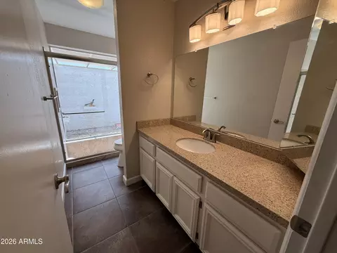 Bath - 1301 E Rowlands Ln, Phoenix, AZ 85022 photo 1 of 7