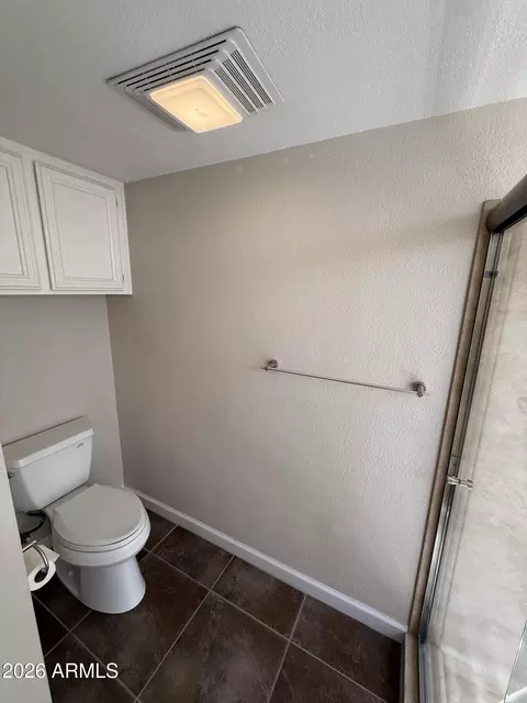 Bath - 1301 E Rowlands Ln, Phoenix, AZ 85022 photo 5 of 7