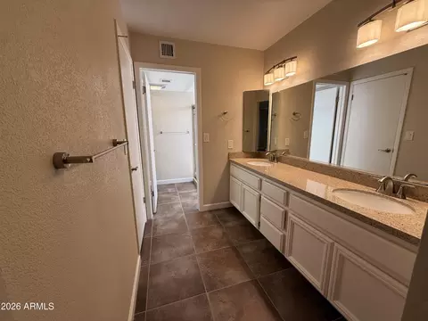 Bath - 1301 E Rowlands Ln, Phoenix, AZ 85022 photo 3 of 7