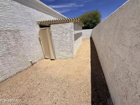 Exterior - 1301 E Rowlands Ln, Phoenix, AZ 85022 photo 13 of 15