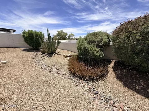 Exterior - 1301 E Rowlands Ln, Phoenix, AZ 85022 photo 11 of 15