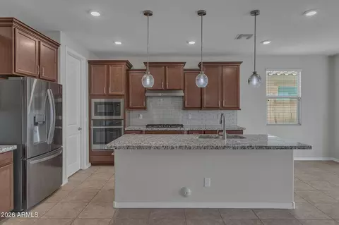 Kitchen - 10221 E Wavelength Ave, Mesa, AZ 85212 photo 3 of 5