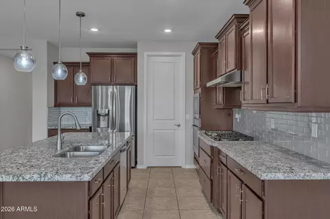Kitchen - 10221 E Wavelength Ave, Mesa, AZ 85212 photo 4 of 5