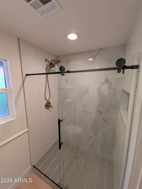 Bath - 735 E Manhatton Dr, Tempe, AZ 85282 photo 3 of 8
