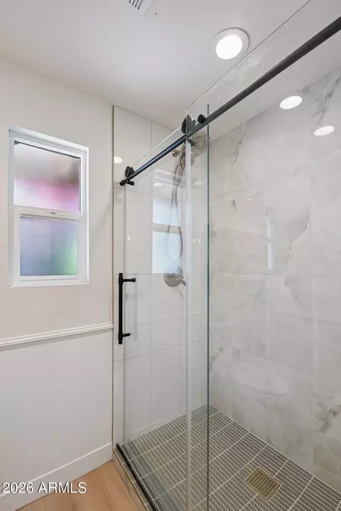 Bath - 735 E Manhatton Dr, Tempe, AZ 85282 photo 6 of 8