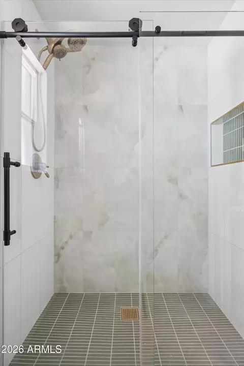 Bath - 735 E Manhatton Dr, Tempe, AZ 85282 photo 1 of 5