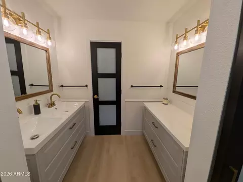 Bath - 735 E Manhatton Dr, Tempe, AZ 85282 photo 1 of 8