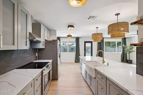 Kitchen - 735 E Manhatton Dr, Tempe, AZ 85282 photo 3 of 4