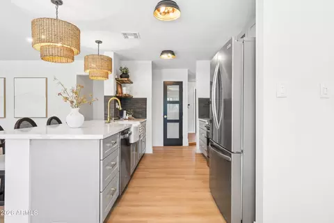 Kitchen - 735 E Manhatton Dr, Tempe, AZ 85282 photo 4 of 4