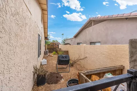Exterior - 2631 E Vista Dr, Phoenix, AZ 85032 photo 3 of 10