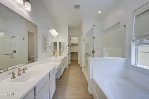 Bath - 2082 E Oriole Dr, Gilbert, AZ 85297 photo 1 of 4