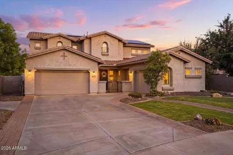 Exterior - 1122 E Lodgepole Dr, Gilbert, AZ 85298 photo 3 of 18