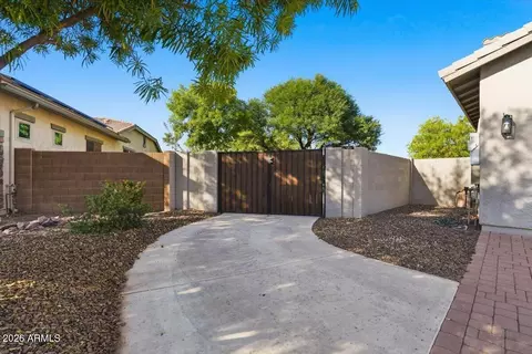 Exterior - 1122 E Lodgepole Dr, Gilbert, AZ 85298 photo 5 of 18