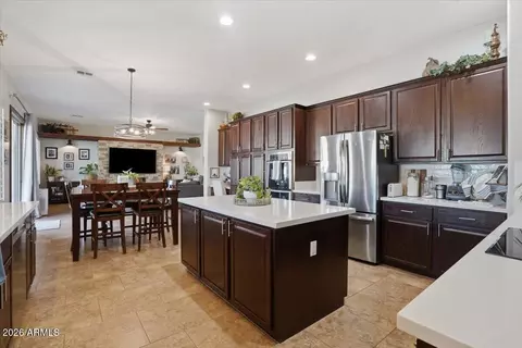 Kitchen - 1122 E Lodgepole Dr, Gilbert, AZ 85298 photo 4 of 6