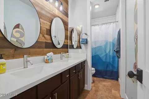 Bath - 1122 E Lodgepole Dr, Gilbert, AZ 85298 photo 4 of 8