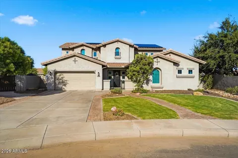 Exterior - 1122 E Lodgepole Dr, Gilbert, AZ 85298 photo 4 of 18