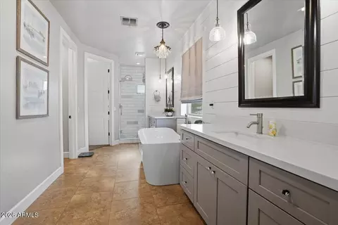 Bath - 1122 E Lodgepole Dr, Gilbert, AZ 85298 photo 5 of 8