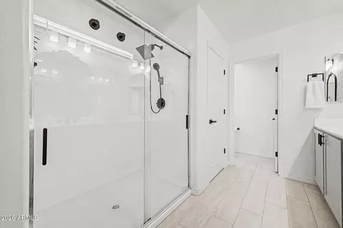 Bath - 8319 E Irwin Ave, Mesa, AZ 85209 photo 4 of 5
