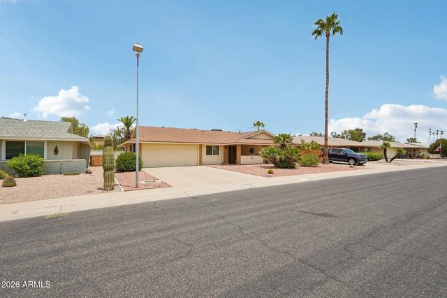 10908 W Meade Dr, Sun City, AZ 85351