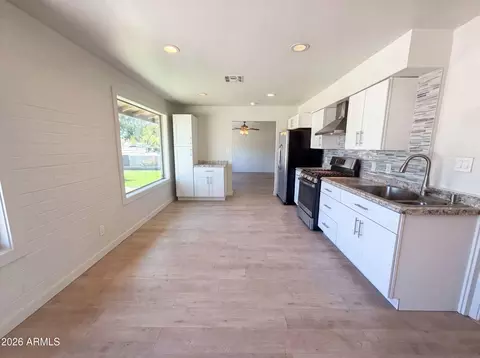 2027 W Corrine Dr, Phoenix, AZ 85029 photo 2