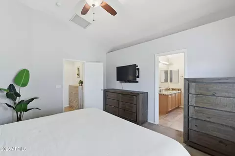 Bedroom - 2615 E Beautiful Ln, Phoenix, AZ 85042 photo 4 of 8