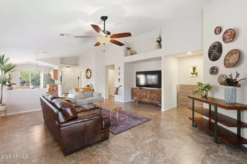 Living - 2615 E Beautiful Ln, Phoenix, AZ 85042 photo 3 of 3