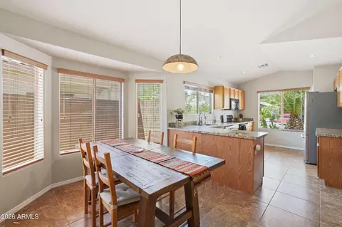 Dining - 2615 E Beautiful Ln, Phoenix, AZ 85042 photo 2 of 2