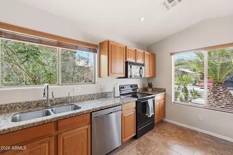 Kitchen - 2615 E Beautiful Ln, Phoenix, AZ 85042 photo 1 of 3