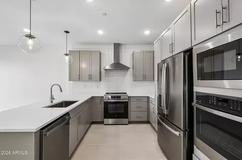 Kitchen - 5428 S 35th Way, Phoenix, AZ 85040 photo 2 of 7