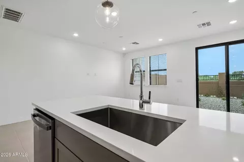 Kitchen - 5428 S 35th Way, Phoenix, AZ 85040 photo 6 of 7