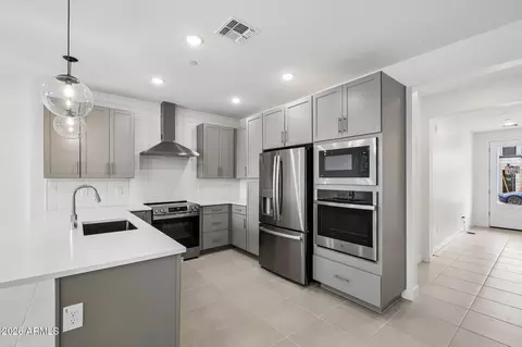 Kitchen - 5428 S 35th Way, Phoenix, AZ 85040 photo 1 of 7