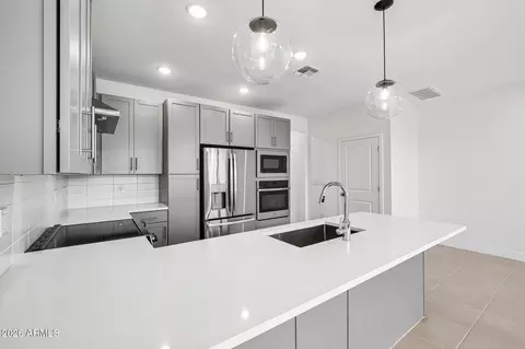 Kitchen - 5428 S 35th Way, Phoenix, AZ 85040 photo 7 of 7