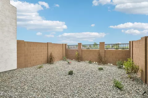 Exterior - 5428 S 35th Way, Phoenix, AZ 85040 photo 5 of 5