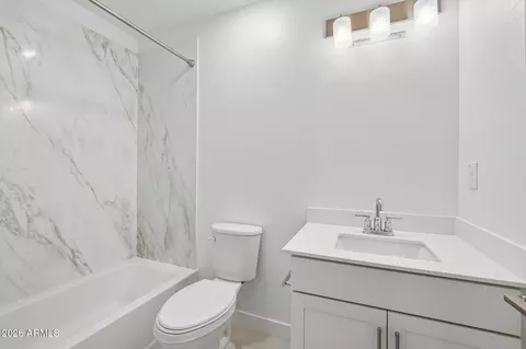 Bath - 5428 S 35th Way, Phoenix, AZ 85040 photo 2 of 4