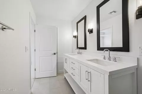 Bath - 5428 S 35th Way, Phoenix, AZ 85040 photo 4 of 4