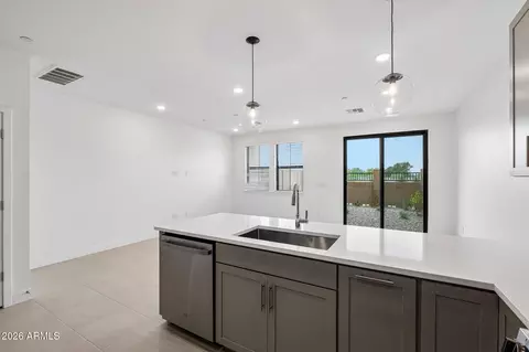 Kitchen - 5428 S 35th Way, Phoenix, AZ 85040 photo 5 of 7