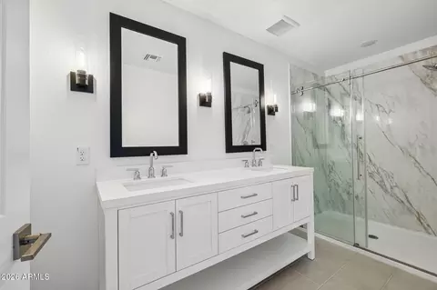 Bath - 5428 S 35th Way, Phoenix, AZ 85040 photo 3 of 4