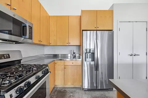 Kitchen - 914 E Osborn Rd #416, Phoenix, AZ 85014 photo 7 of 9