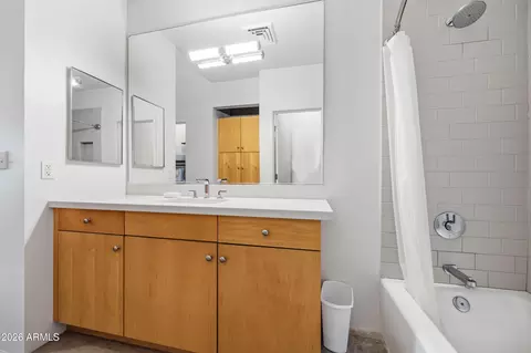 Bath - 914 E Osborn Rd #416, Phoenix, AZ 85014 photo 3 of 4